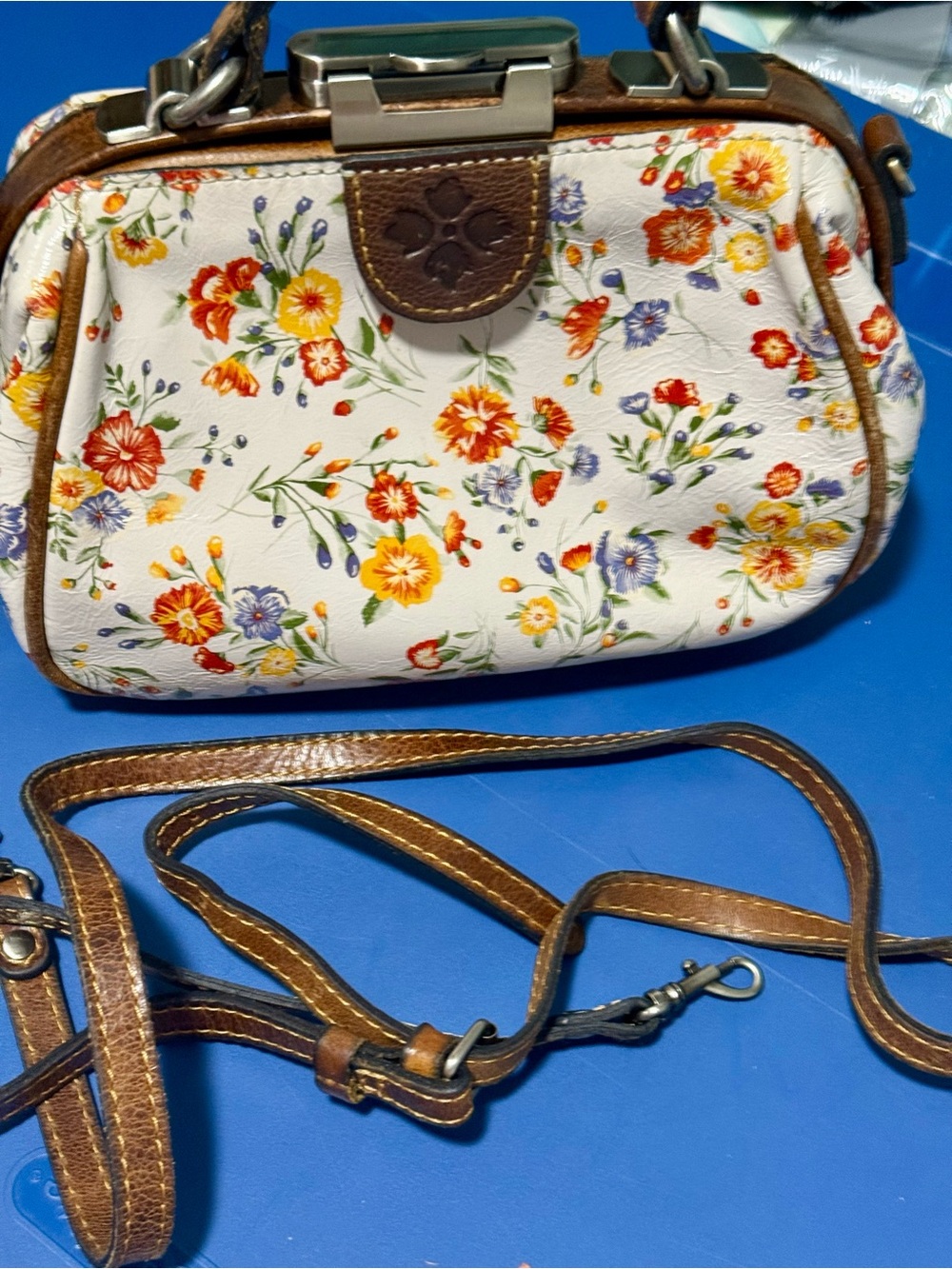 Patricia Nash Gracchi, Leather Satchel w push lock closure, pristine condition.
